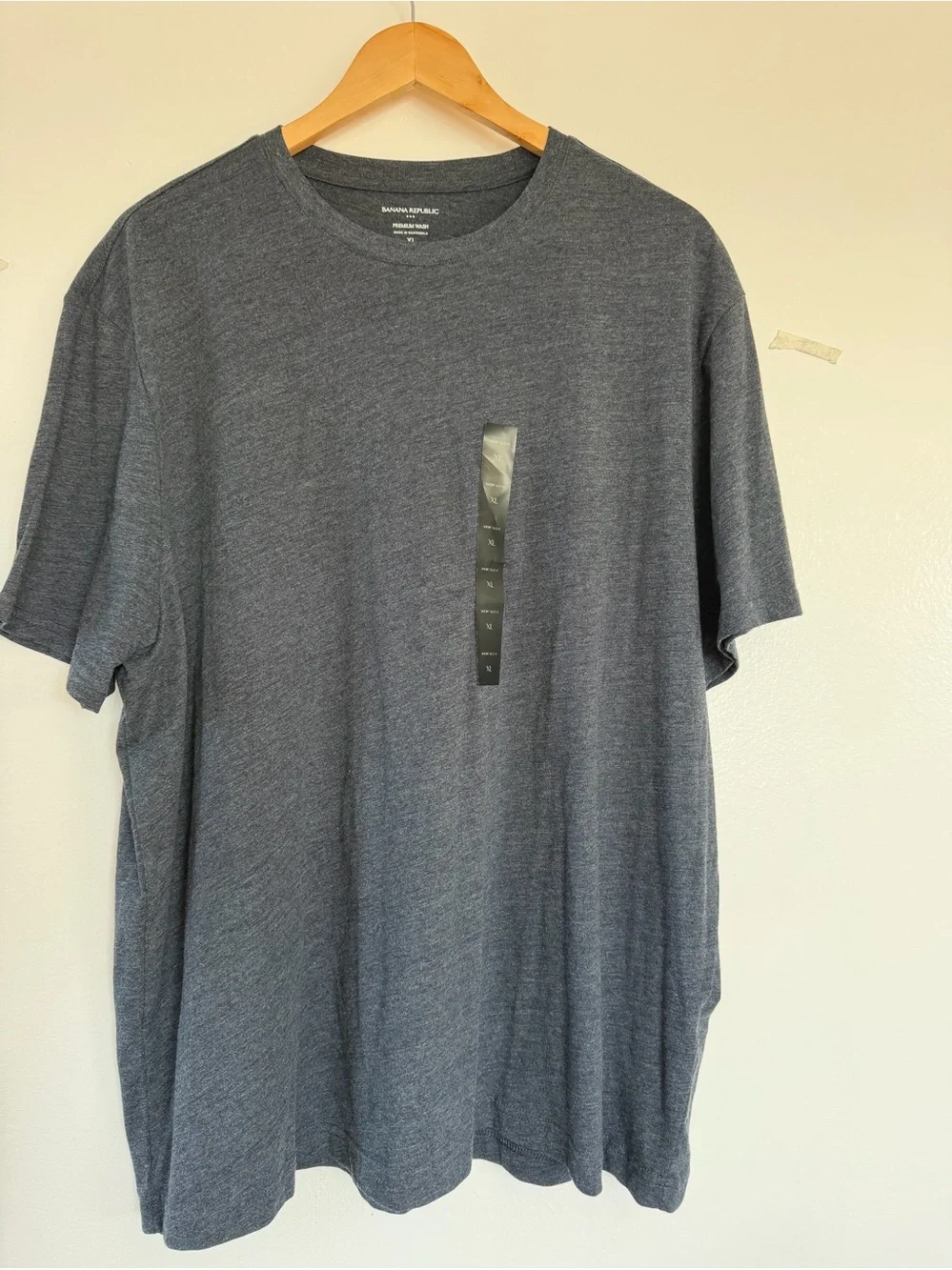Banana Republic Men's Short-Sleeve Crew T-Shirt in Charcoal